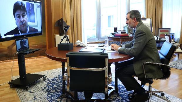 Los pescadores gallegos trasladan al Rey la dificultad para protegerse del virus en pequeñas embarcaciones