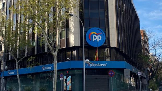 Los alcaldes del PP instan a Sánchez a decretar luto nacional con banderas a media asta por la pandemia