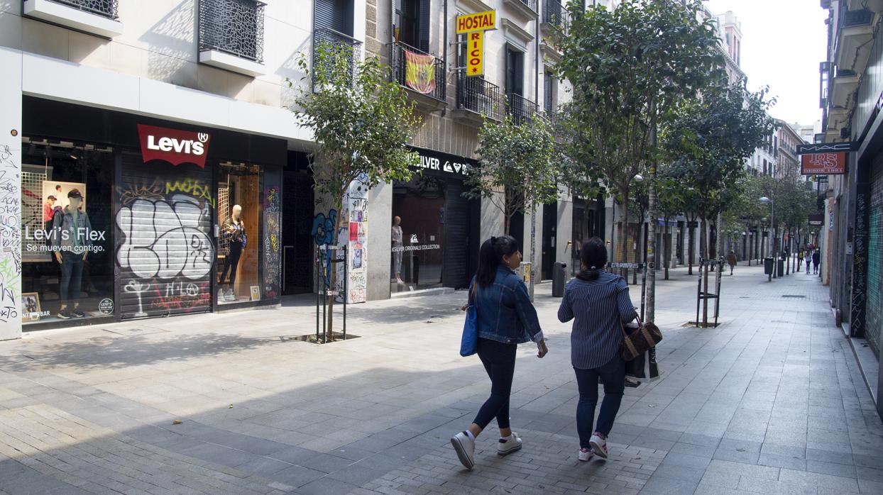 Comercios cerrados en la calle de Fuencarral