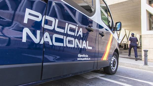 Detenido por robar en una tienda tras amenazar con toser a las empleadas