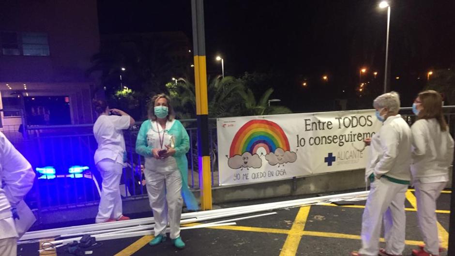 Coronavirus: así es el aplauso de las ocho de la tarde en las entrañas de urgencias de un hospital público