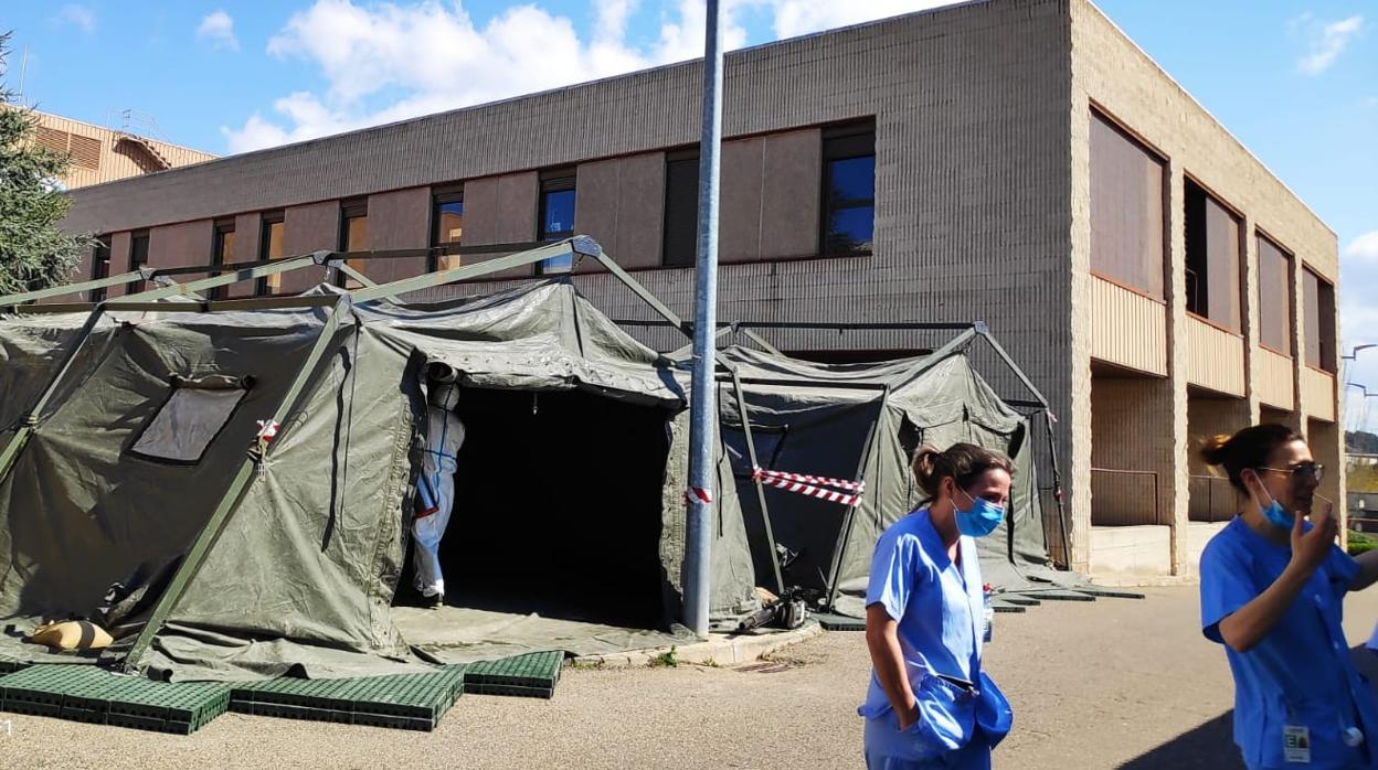 Las tiendas de campaña han sido instaladas junto a la zona de urgencias del Hospital de Calatayud