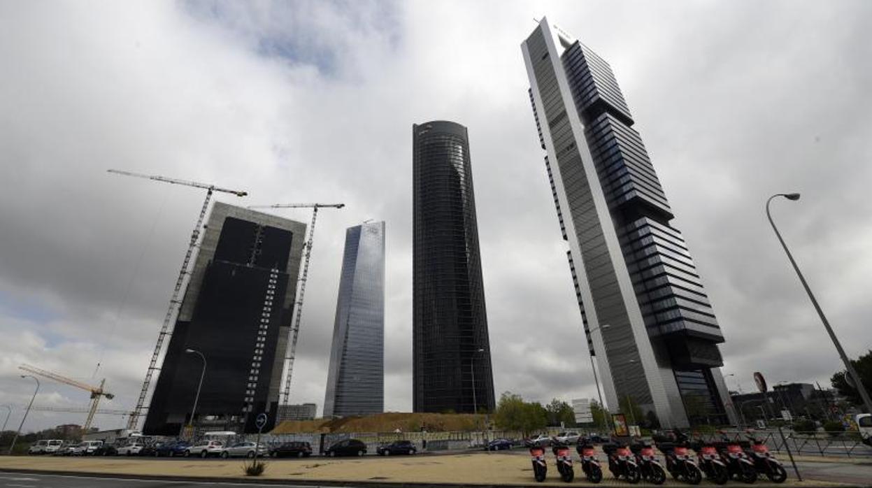 Los trabajos, ayer, en Caleido, donde ultiman las fachadas y los interiores