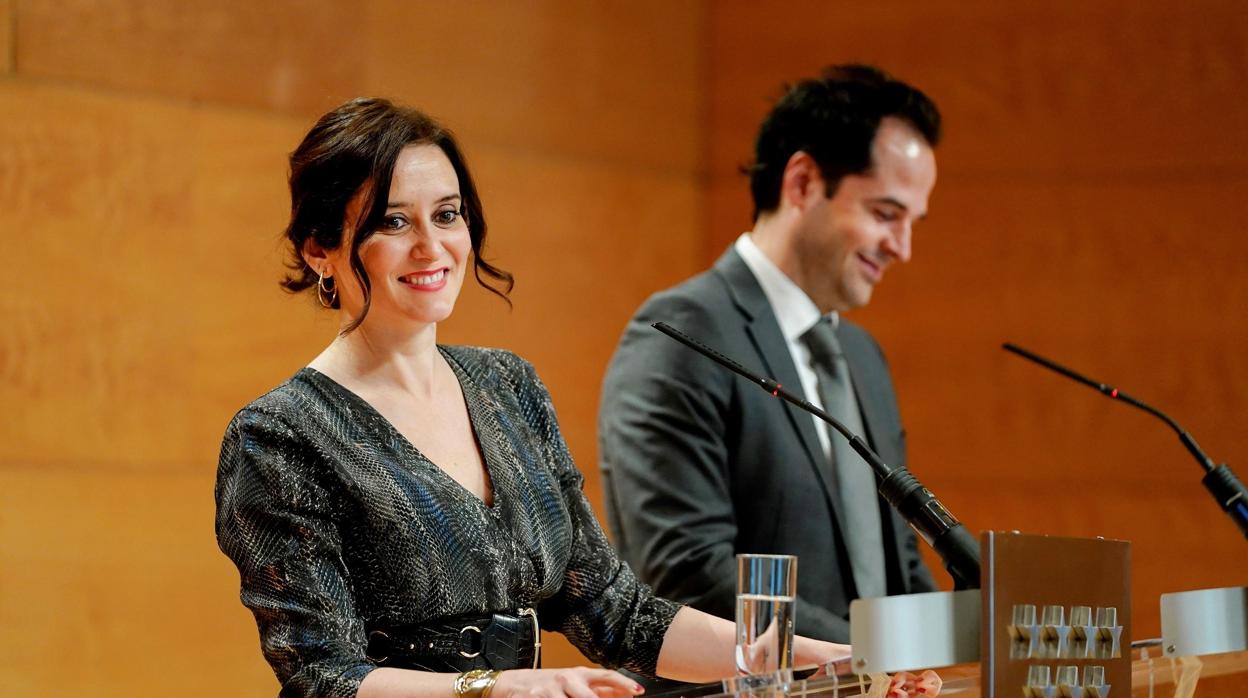 La presidenta de la Comunidad, Isabel Díaz Ayuso, junto al vicepresidente, Ignacio Aguado