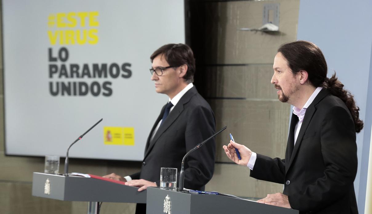 El ministro de Sanidad, Salvador Illa, en una rueda de prensa con el vicepresidente segundo, Pablo Iglesias