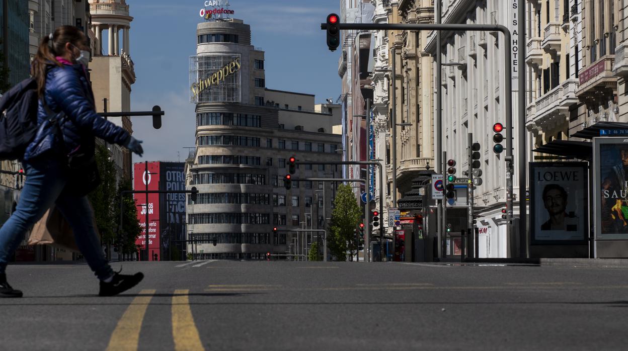 La Gran Vía luce totalmente vacía debido al estado de alarma