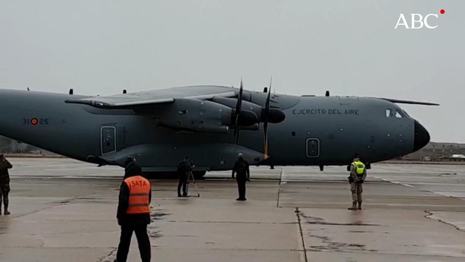 Llega a Madrid el avión procedente de China con 14 toneladas de material sanitario