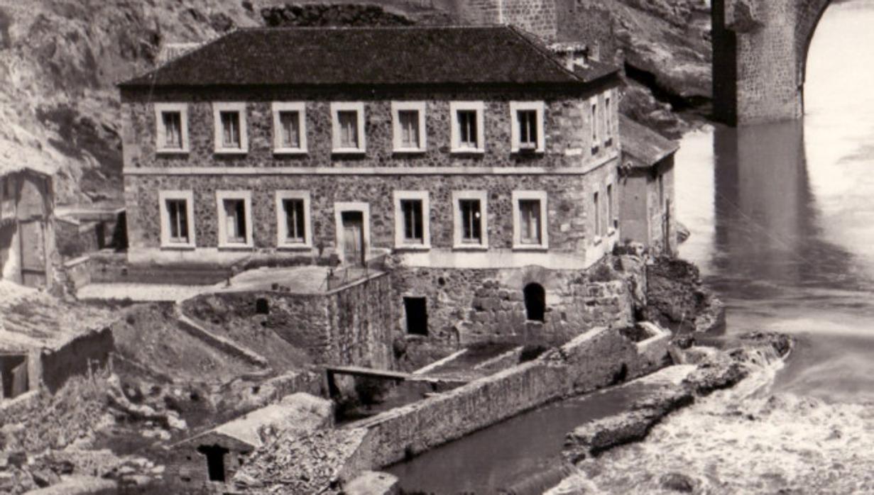 El Artificio de Juanelo hacia 1857 y la Casa Elevadora en 1884. Fotos de la firma Ferrier &amp; Soulier y J. Laurent. Archivo Municipal de Toledo (colección Luis Alba) y IPCE (Archivo Ruiz Vernacci)