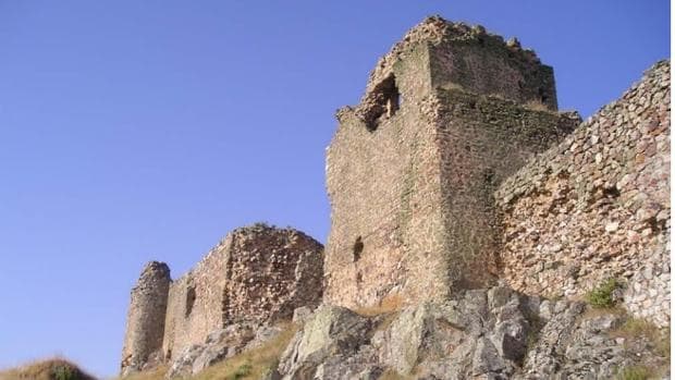 El castillo de Mora y el puente «romano» de San Martín, en la Lista Roja del Patrimonio