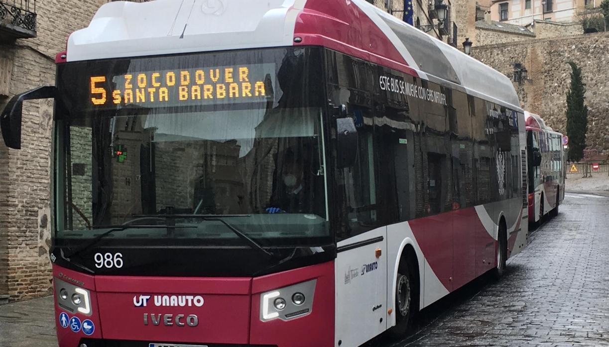 Los autobuses tienen desde este jueves frecuencia de una hora, excepto los que van a los hospitales