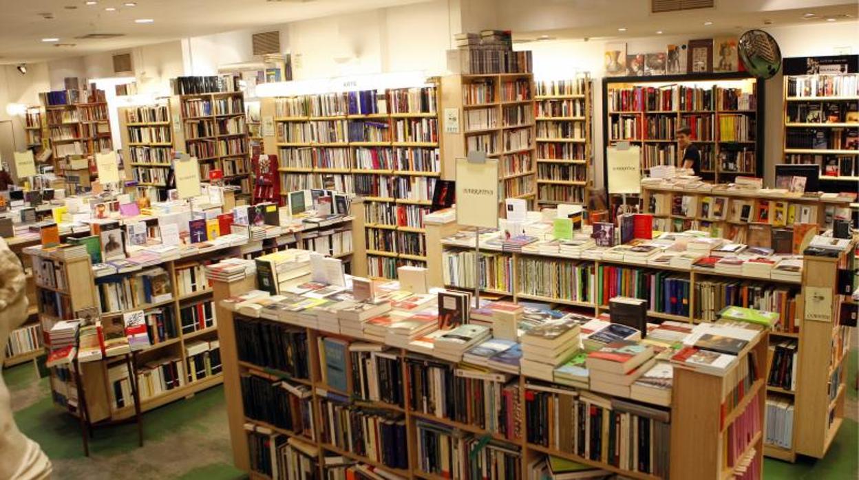 Las estanterías de la librería del Círculo de Bellas Artes