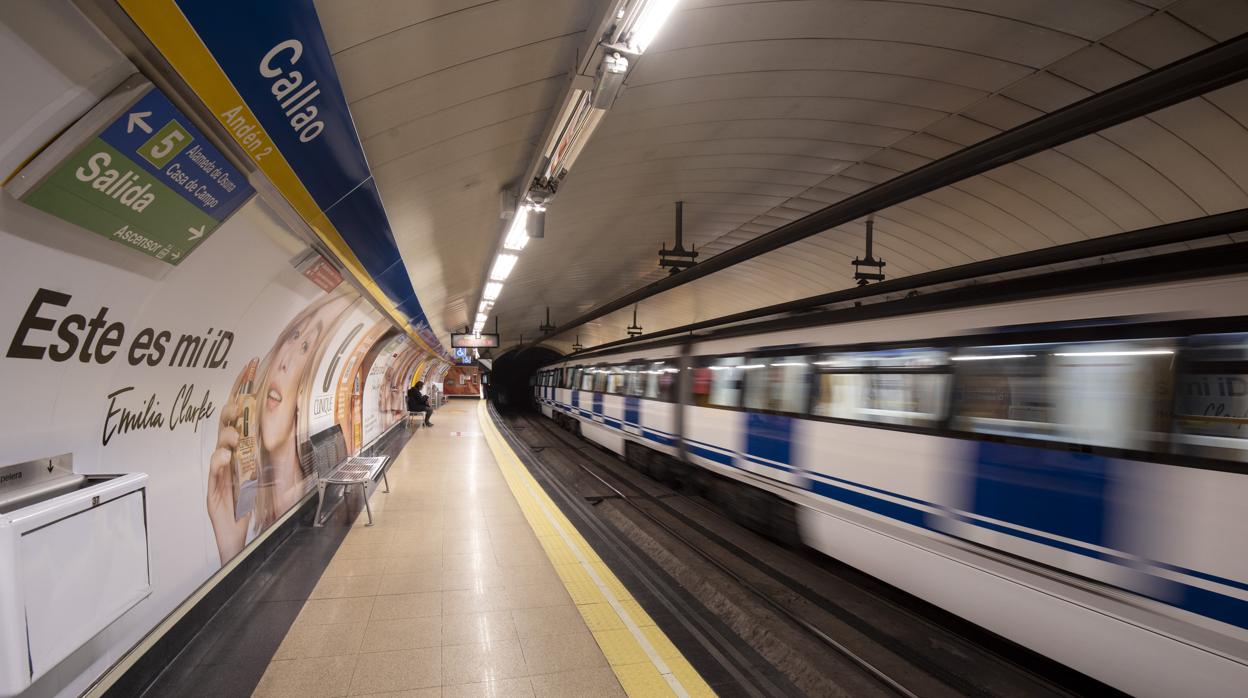 Andenes de la estación de Metro de Callao