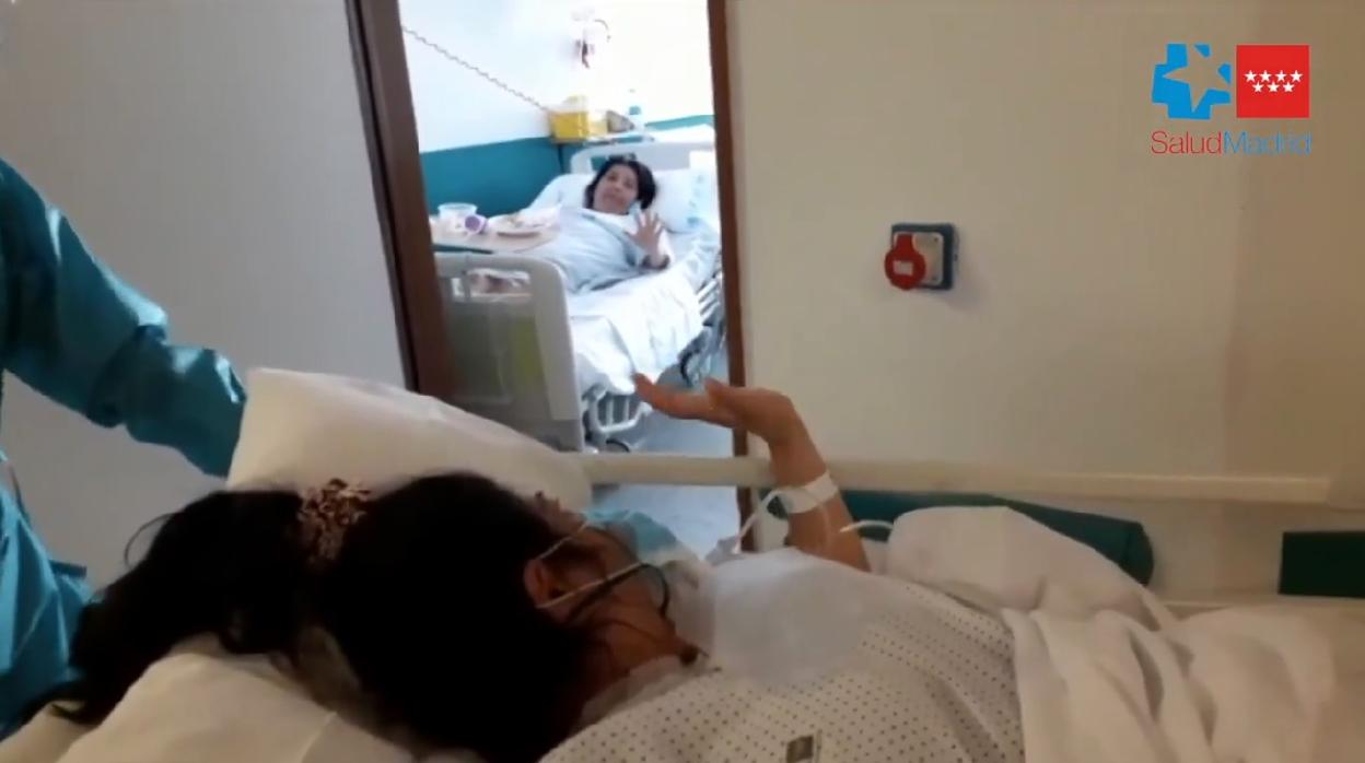 María y Marta, en el momento en el que se reencontraron en el hospital