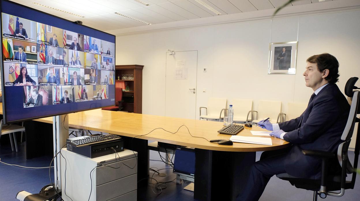 Mañueco, en la reunión telemática con el presidente del Gobierno, Pedro Sánchez