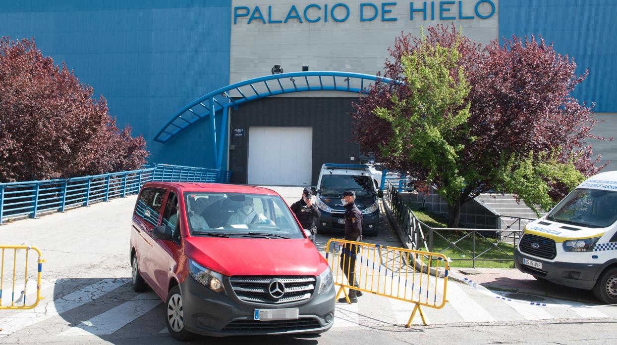 El Palacio de Hielo, habilitado como morgue ante la crisis del coronavirus