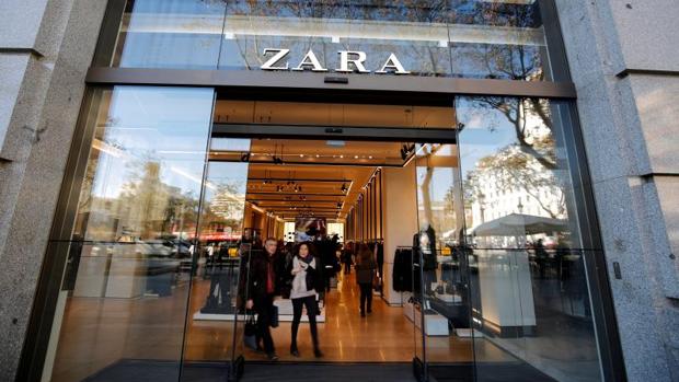 Zara lanza un mensaje con su logo: «Distanciamiento social pero más unidos que nunca»