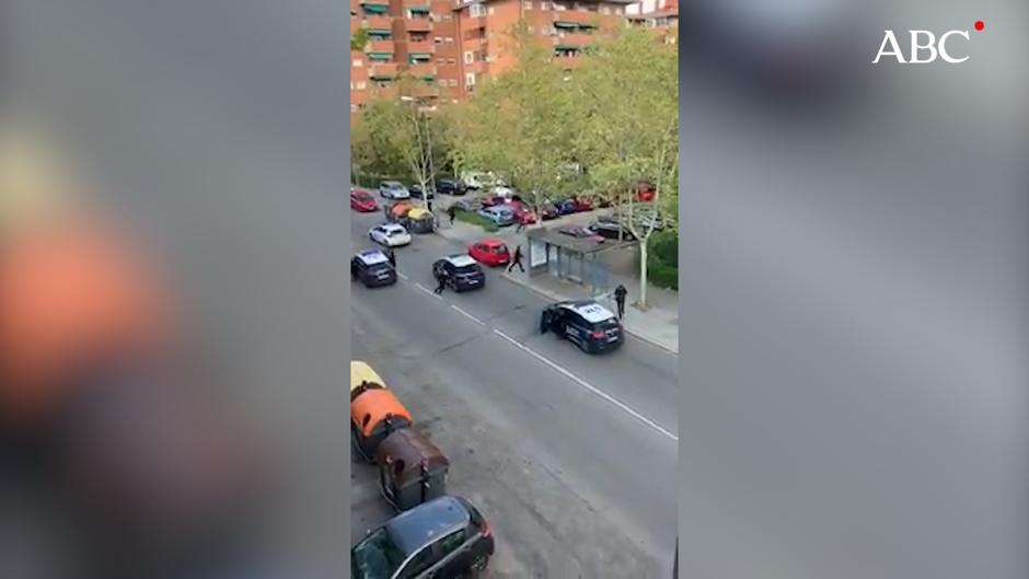 Espectacular detención de un delincuente que se saltó un control policial y chocó contra un autobús