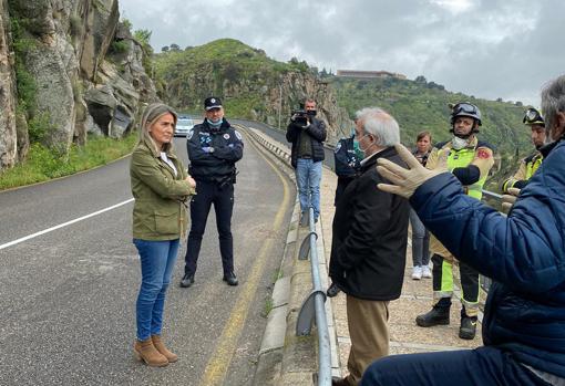 Milagros Tolón visita la zona donde se produjeron los desprendimientos