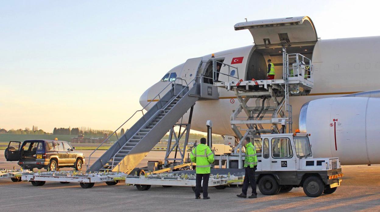 Avión en el que llegarán los respiradores a España