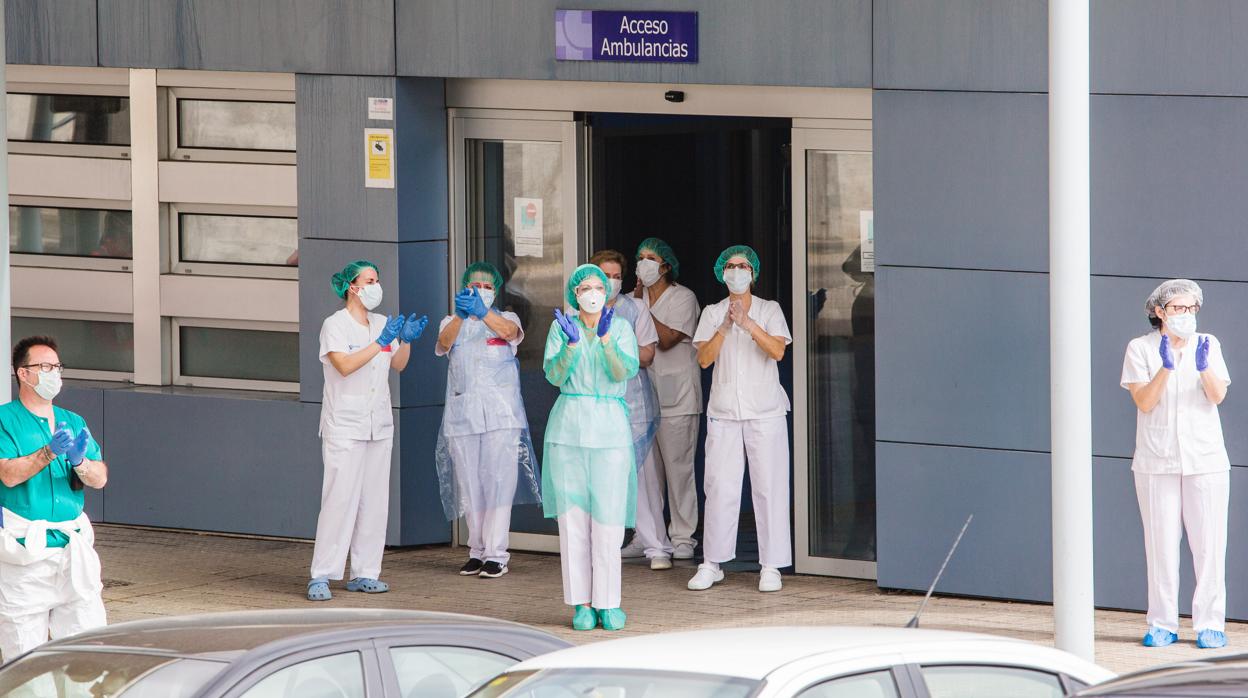 Aplauso de los sanitarios que trabajan en el Hospital Santa Bárbara de Soria