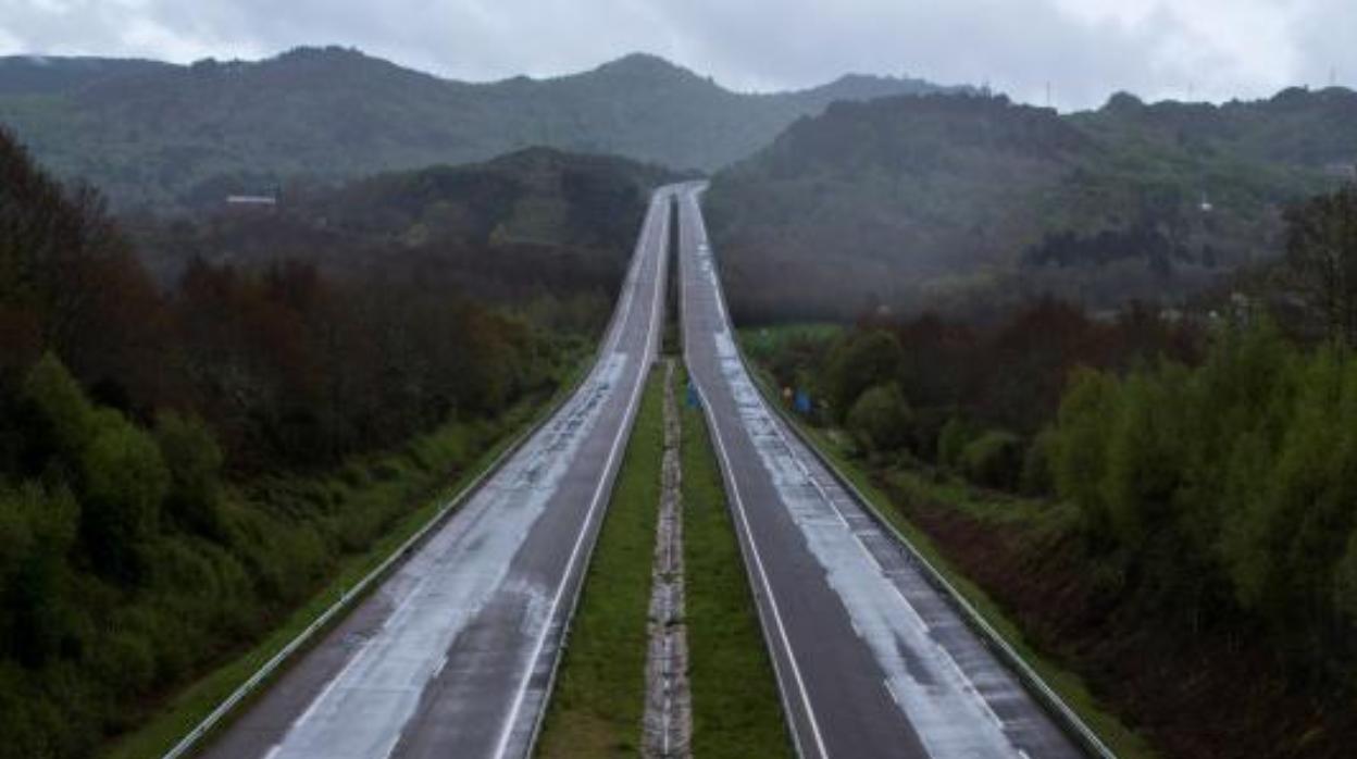 Una autovía vacía, en Orense