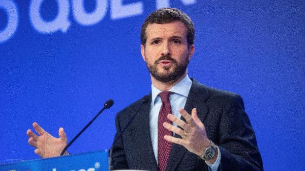 Casado se entera por la prensa de que Sánchez ha decidido reunirse el jueves con él