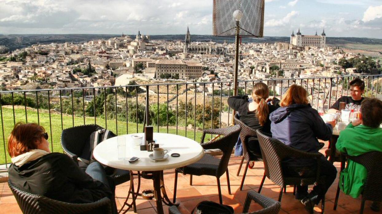 Vista panorámica de la ciudad de Toledo desde el Parador