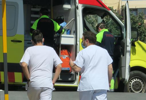 Imagen de unos sanitarios tomada en el Hospital General de Alicante