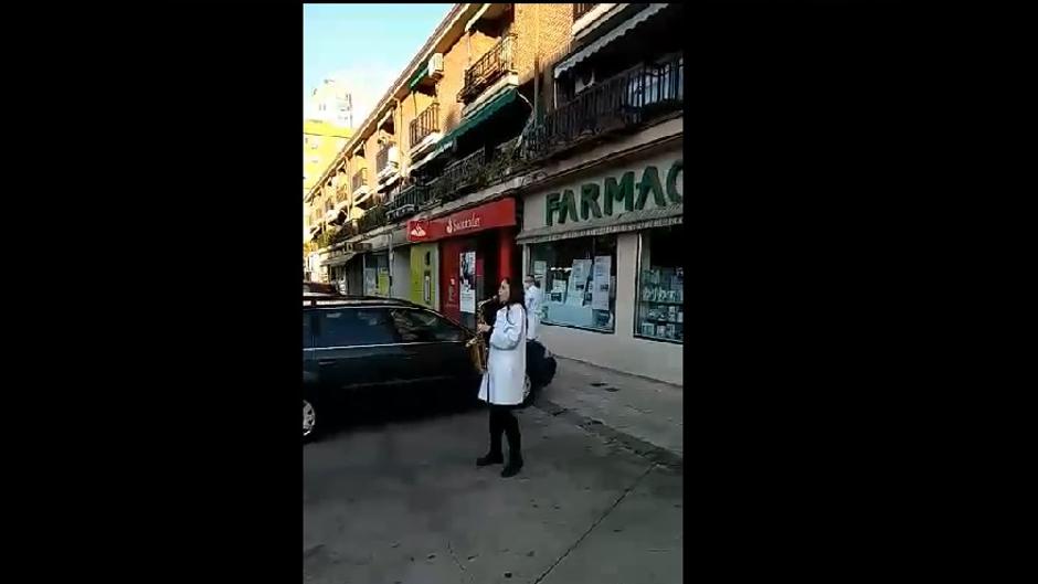 La «marcha» de los trabajadores de una farmacia del Polígono a la hora de los aplausos