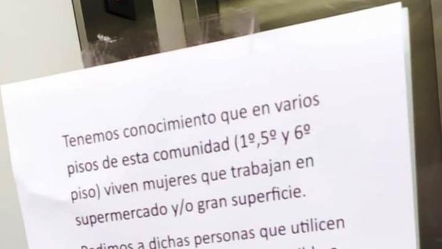 Policía Foral investiga un cartel contra trabajadoras de supermercado en Pamplona