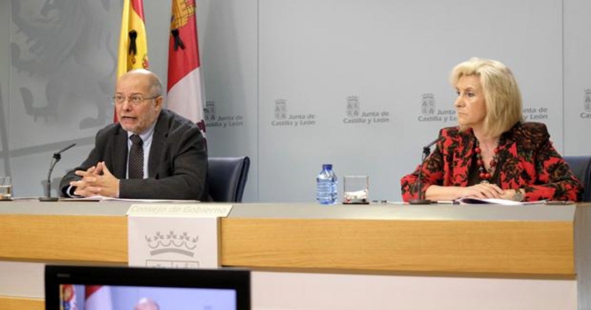 El vicepresidente Francisco Igea y la consejera de Sanidad Verónica Casado, durante la rueda de prensa