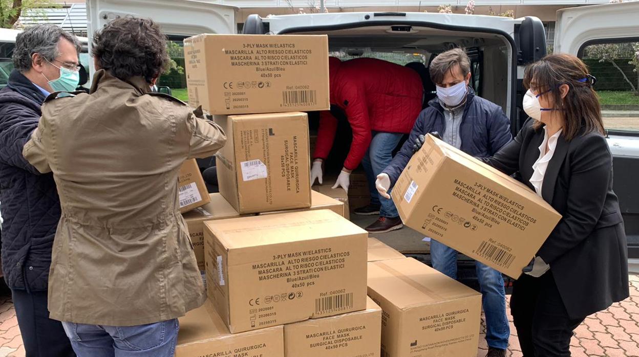 Imagen del cargamento de mascarillas comprado por el Ayuntamiento de Pozuelo