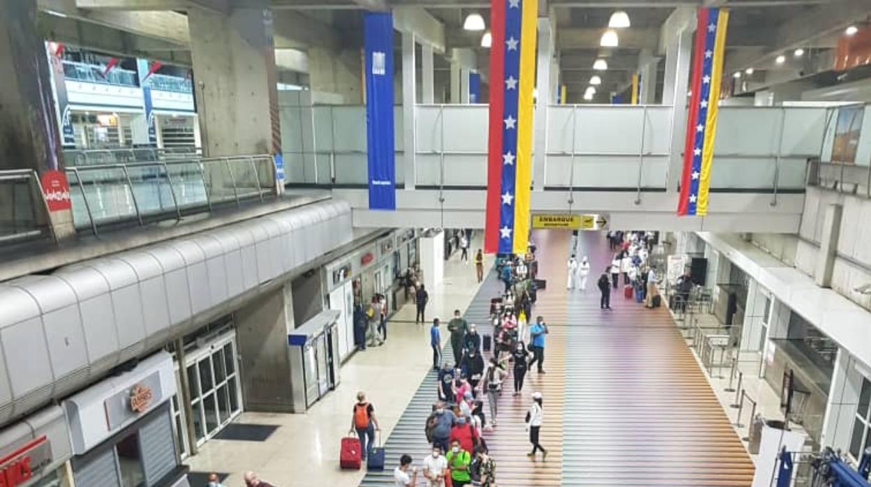 Más de 100 turistas españoles que estaban varados en Venezuela regresaron hoy a Madrid