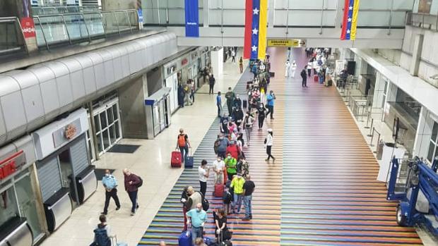 Más de 100 turistas españoles que estaban varados en Venezuela regresaron hoy a Madrid