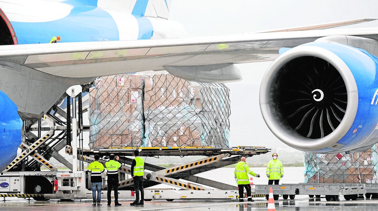 Avión procedente de Sanghai con material sanitario para Castilla y León