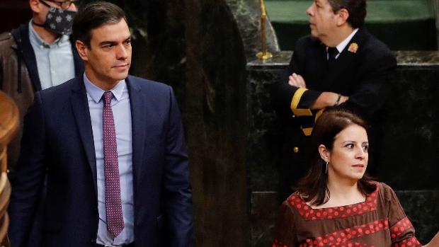 La inestable mayoría de Pedro Sánchez le obliga a tender la mano a Pablo Casado