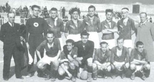 Alineación del CD Toledo en 1941: Bolado, Boni, Joaquín, Rafa y Erades (de pie); y Urbano, Reguilón, Mariano Martínez, Paquito, Jesús y Moreno