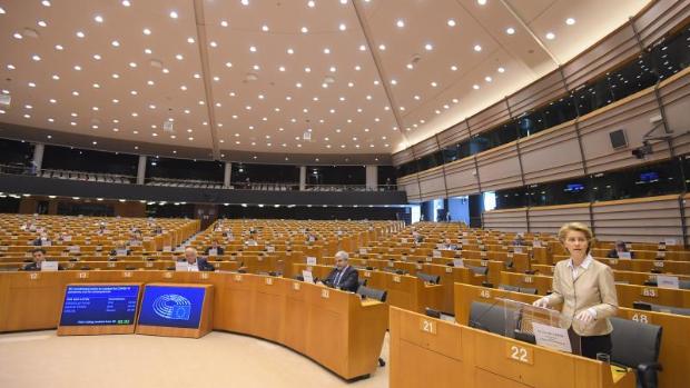 Eurodiputados de Vox, PSOE y Podemos se enzarzan en la Eurocámara por las medidas de emergencia y la libertad de prensa