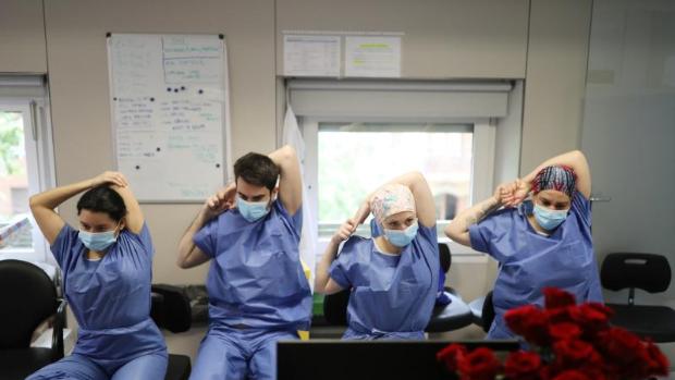 Las UCI catalanas bajan por primera vez en un mes de los 1.000 infectados por coronavirus