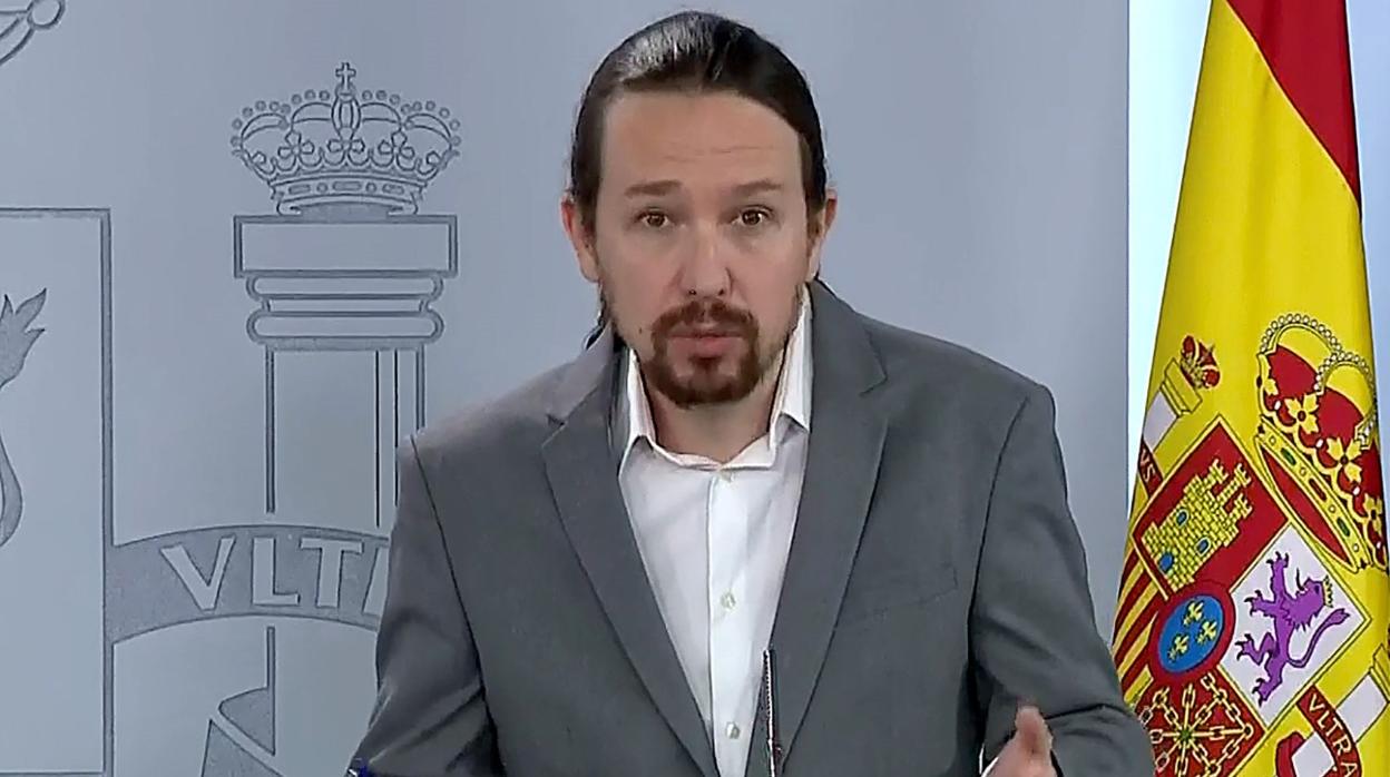 Captura de la señal institucional del Palacio de la Moncloa del vicepresidente segundo y ministro de Derechos Sociales y Agenda 2030, Pablo Iglesias, durante la rueda de prensa