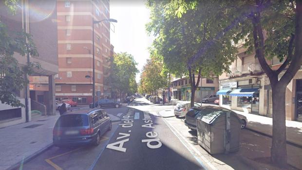 Dispara con una escopeta de perdigones a una mujer que paseaba por una azotea