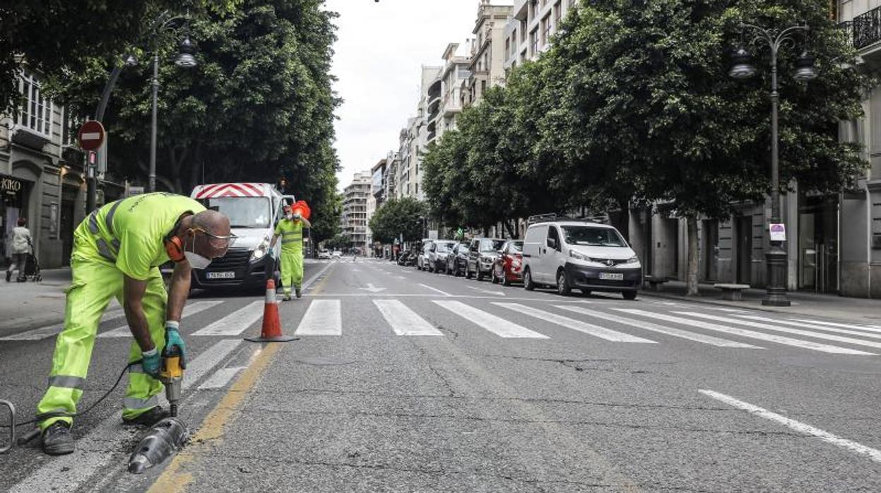 Trabajadores en unas obras en el centro de Valencia, esta semana