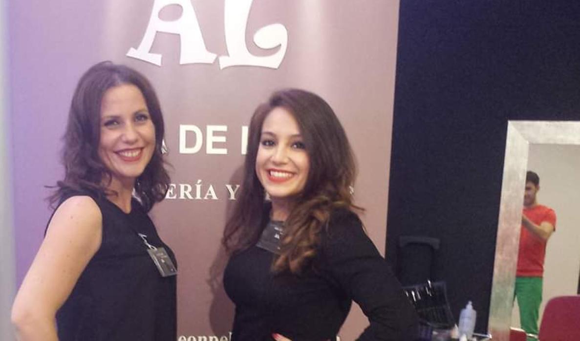 Ana de León (izquierda), junto a su empleada Laura Sánchez