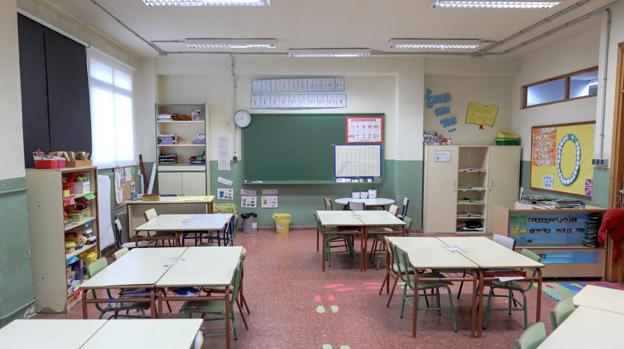 Aulas vacías en Madrid tras el cese de la actividad docente