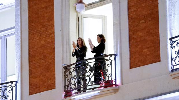 Unas fiestas del Dos de Mayo entre balcones y el «streaming»