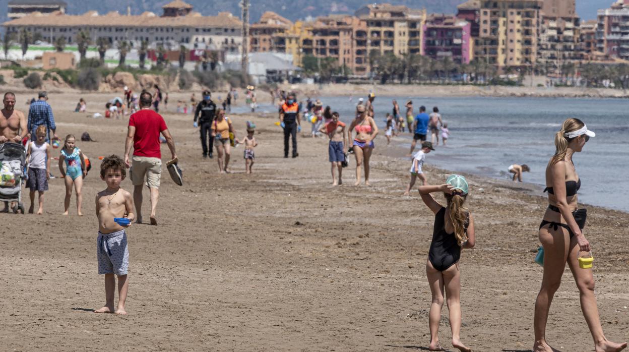 Imagen de la playa de la Patacona el pasado fin de semana