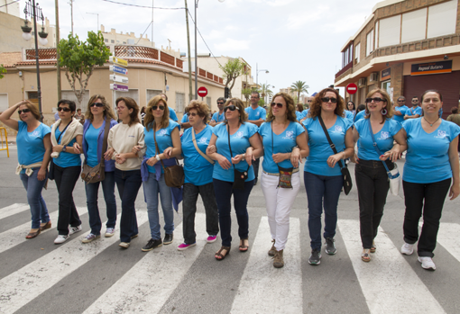 Mujeres de la fiesta desfilando el año pasado en el Mig Any