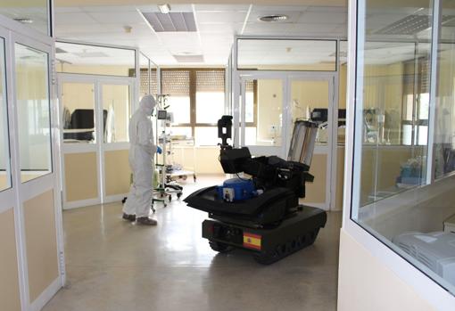 El Ejército testa un robot para desinfectar los hospitales de Covid-19 con luz ultravioleta