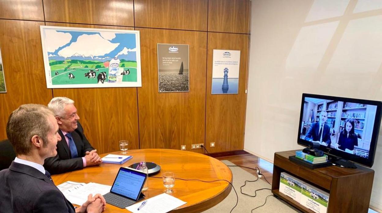 Bertino Velasco y José Armando Tellado, en la videoconferencia con los Reyes