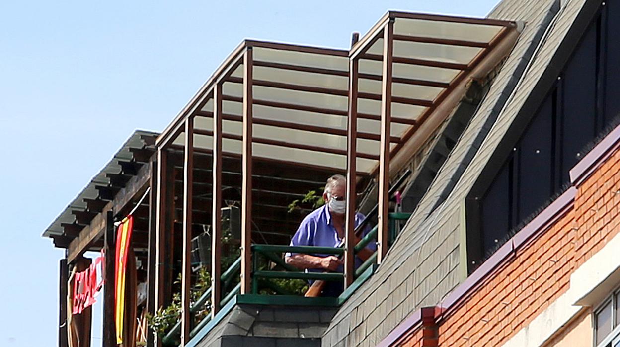 El hombre estuvo varias horas atrincherado en su vivienda en Valladolid y llegó a disparar varias veces a los agentes